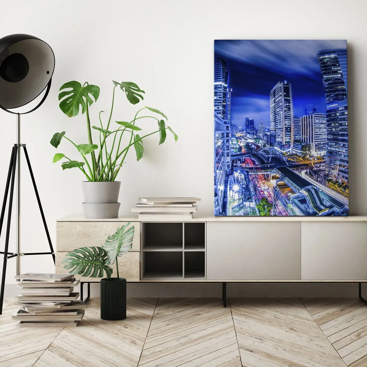 Impression sur toile - Image sur toile - Panorama nocturne de la ville avec gratte-ciels et lampadaires - 80x120cm - Rythmes de la ville nocturne - Décoration murale moderne pour le salon et la chambre ARTTOR