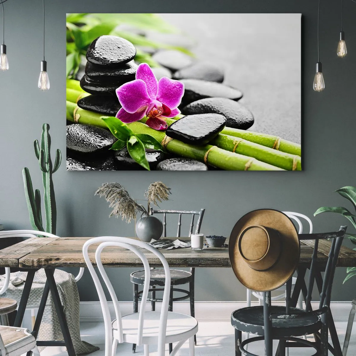 Impression sur toile - Image sur toile - Orchidée violette, pierres noires et bambou dans une composition tranquille - 70x50cm - Dans un équilibre de calme - Décoration murale moderne pour le salon et la chambre ARTTOR