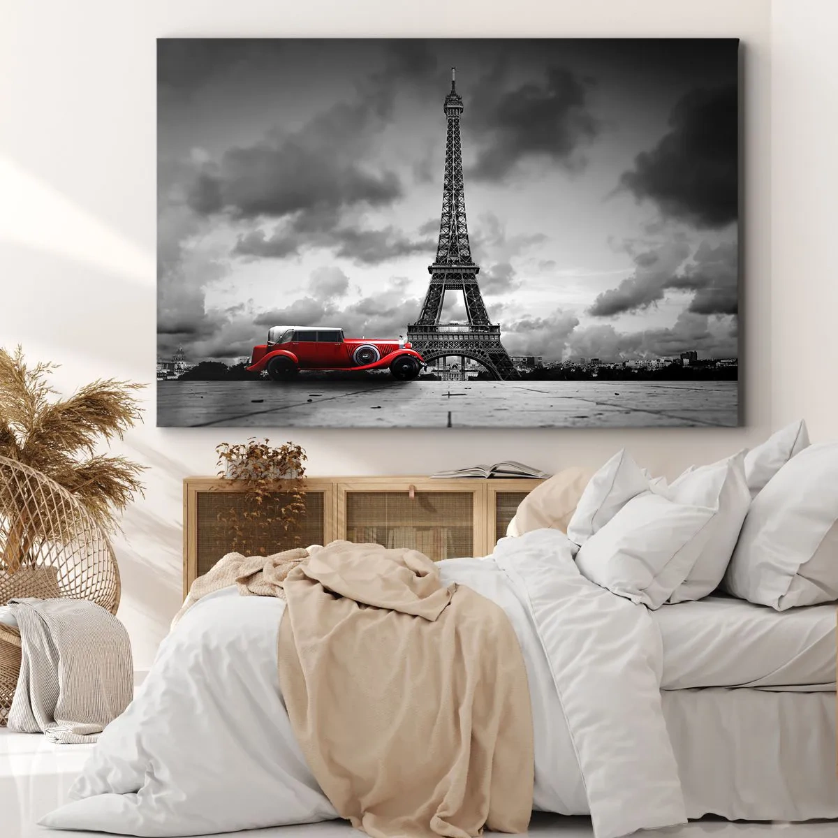 Impression sur toile - Image sur toile - Voiture rétro rouge devant la Tour Eiffel en noir et blanc - 70x50cm - Il n'y a pas si longtemps à Paris - Décoration murale moderne pour le salon et la chambre ARTTOR
