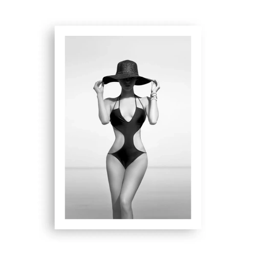 Affiche - Poster - Photographie en noir et blanc d'une femme portant un chapeau et un maillot de bain - 50x70cm - Mon prénom? Élégance - Décoration murale moderne pour le salon et la chambre ARTTOR