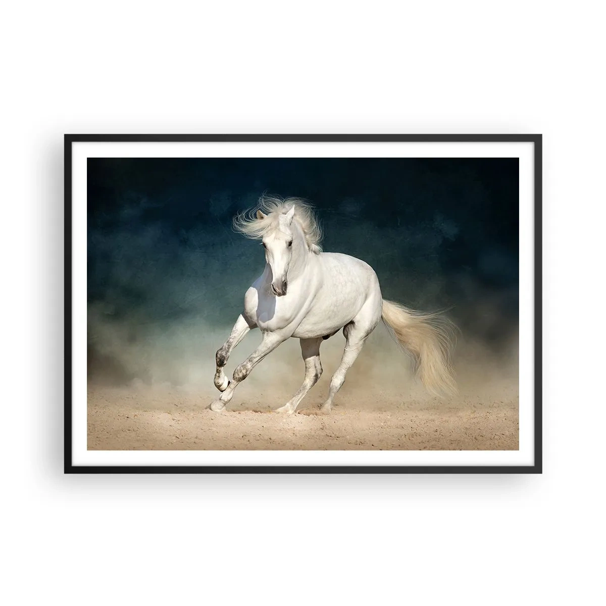 Affiche dans un cadre noir - Poster - Un cheval blanc galopant dans un ciel flou - 100x70cm - La liberté à l'état pur - Décoration murale moderne pour le salon et la chambre ARTTOR