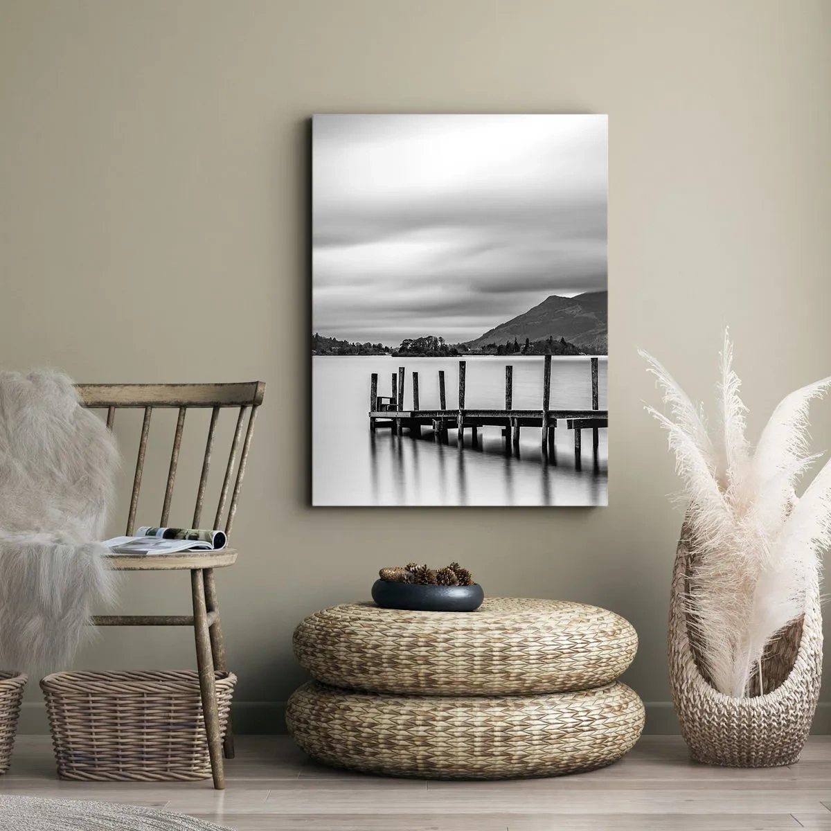 Impression sur toile - Image sur toile - Paysage noir et blanc avec une jetée sur un lac - 50x70cm - Douceur et force - Décoration murale moderne pour le salon et la chambre ARTTOR