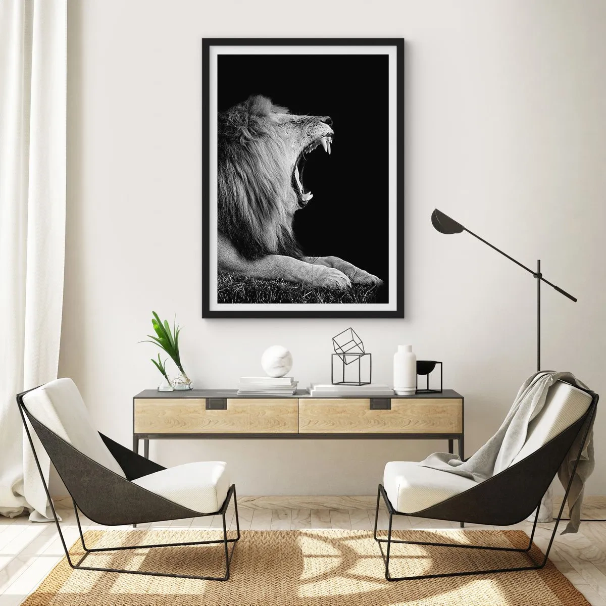 Affiche dans un cadre noir - Poster - Un lion rugissant en monochrome - 50x70cm - Sans aucun doute - Décoration murale moderne pour le salon et la chambre ARTTOR