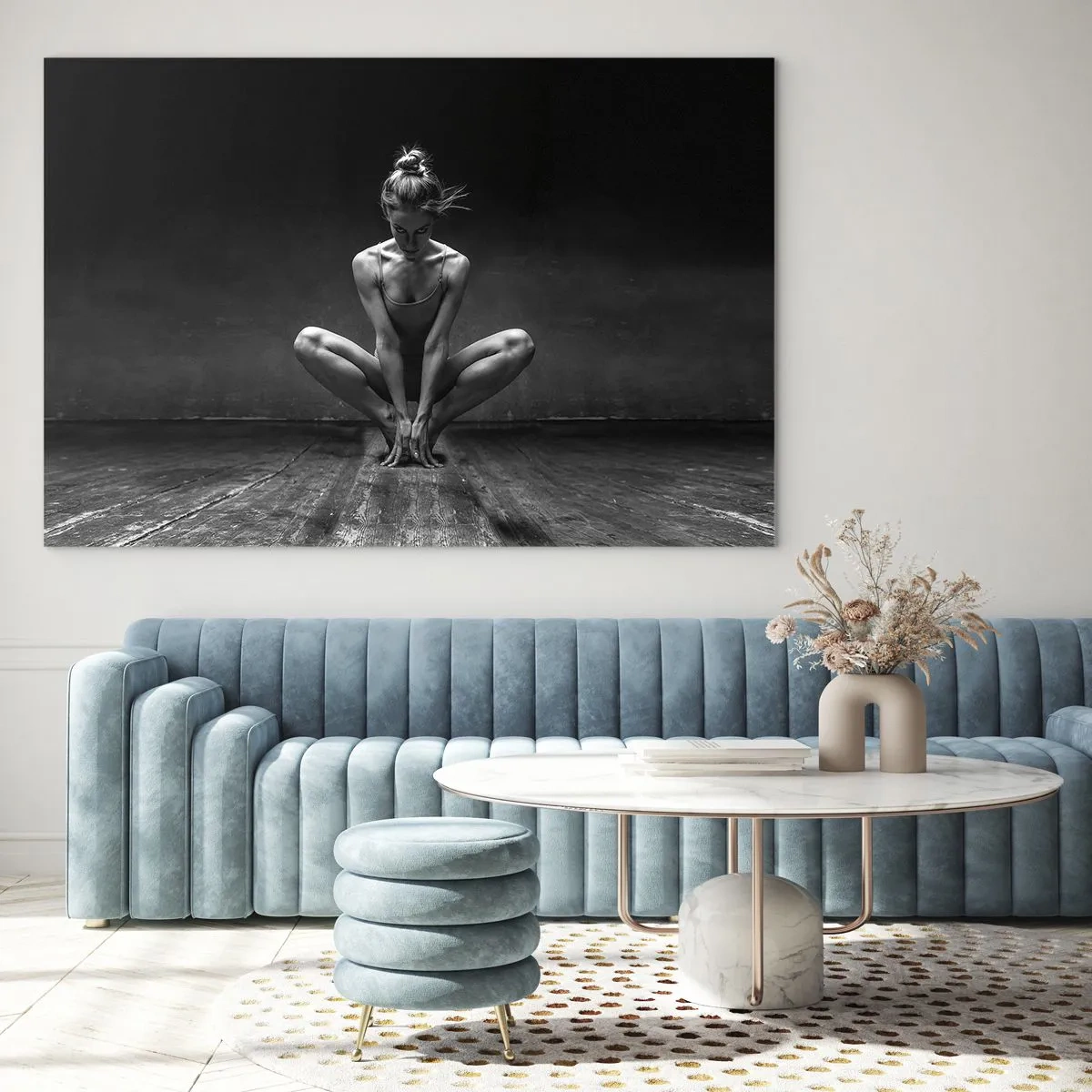 Impression sur verre - Image sur verre - Une danseuse dans une pose de ballet sur un plancher en bois - 70x50cm - Concentration de l'énergie de la danse - Décoration murale moderne pour le salon et la chambre ARTTOR