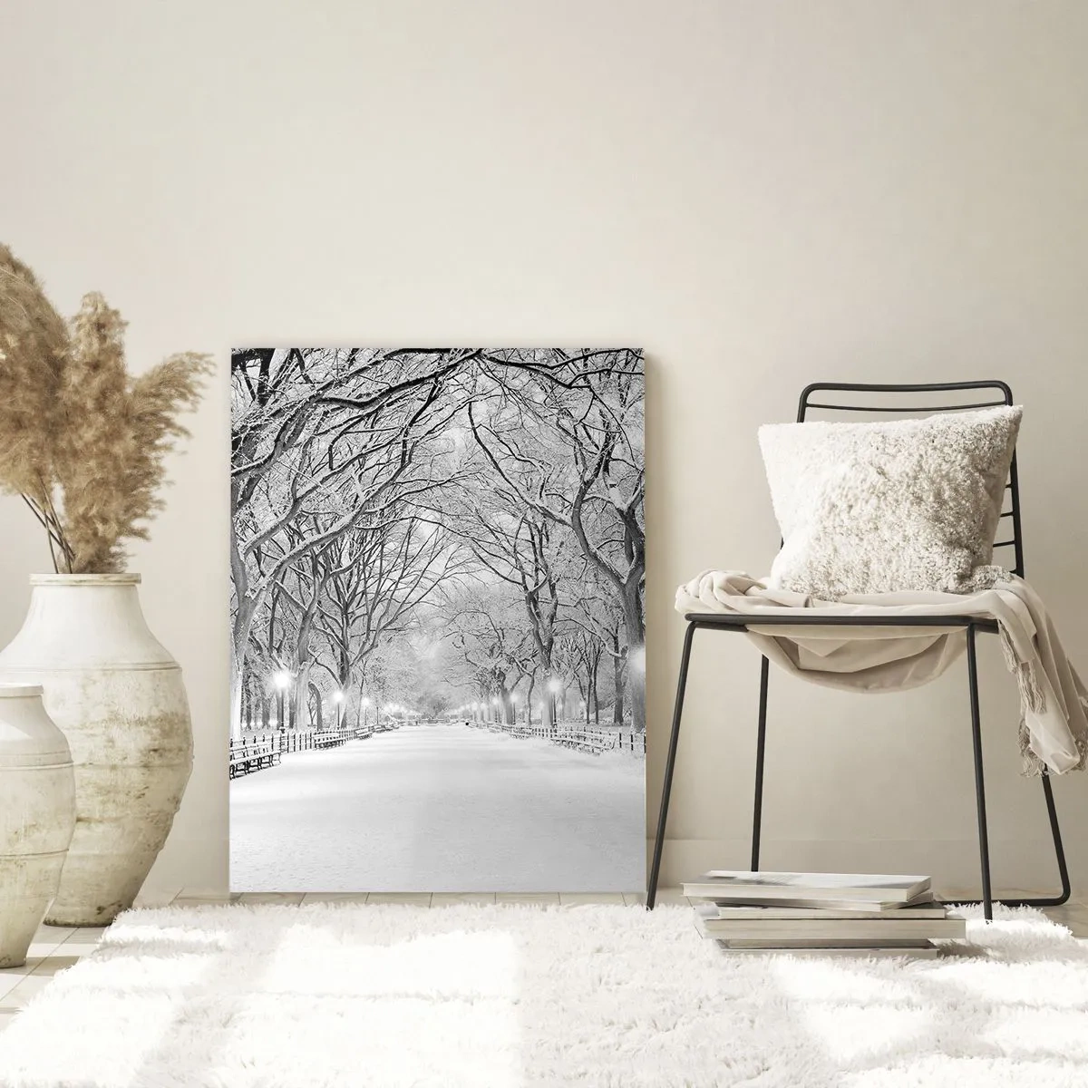 Impression sur verre - Image sur verre - Une allée d'hiver avec des arbres enneigés en monochrome - 80x120cm - Les quatres saisons – l’hiver - Décoration murale moderne pour le salon et la chambre ARTTOR