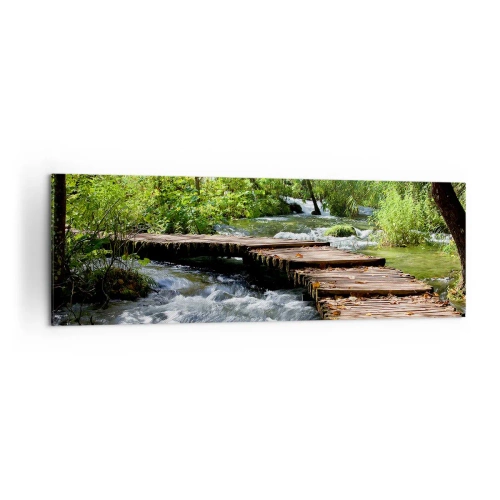Impression sur toile - Image sur toile - Un pont en bois sur un ruisseau tumultueux entouré par la verdure de la forêt. - 160x50cm - Au-dessus de la cascade mousseuse - Décoration murale moderne pour le salon et la chambre ARTTOR