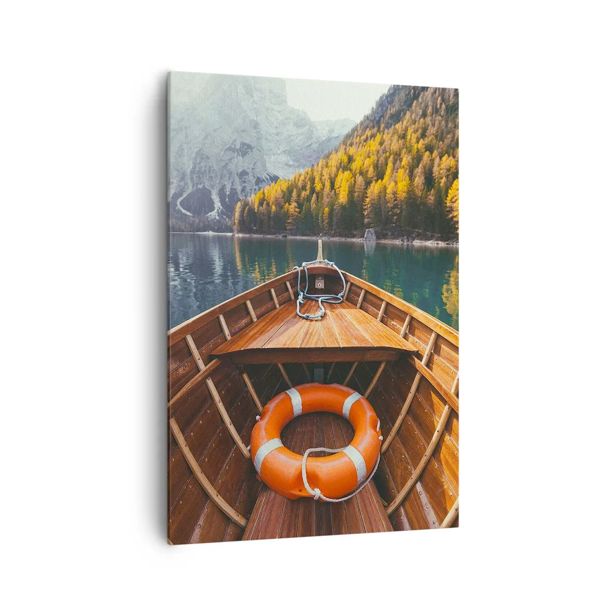 Impression sur toile - Image sur toile - Un bateau en bois sur un lac de montagne entouré de forêt - 70x100cm - Escapade en montagne - Décoration murale moderne pour le salon et la chambre ARTTOR