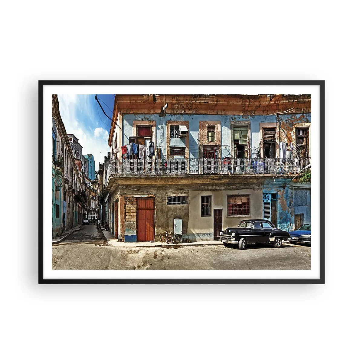 Affiche dans un cadre noir - Poster - Des immeubles colorés et une voiture classique dans le paysage urbain - 100x70cm - Climat hawaïen - Décoration murale moderne pour le salon et la chambre ARTTOR