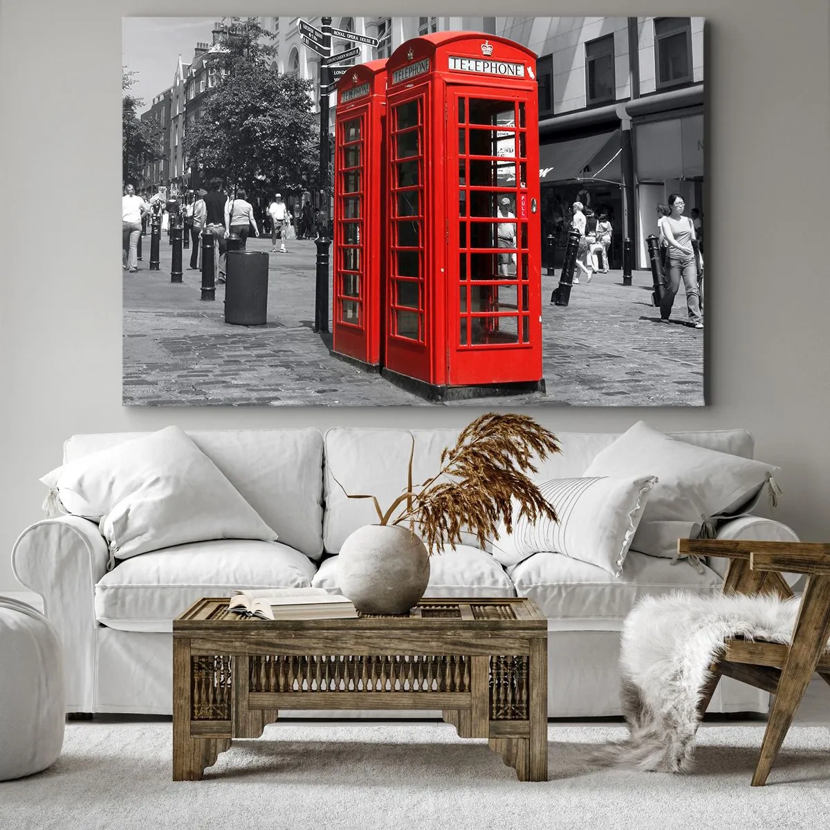Impression sur toile - Image sur toile - Cabines téléphoniques rouges sur fond urbain noir et blanc. - 100x70cm - Cabines téléphoniques rouges - Décoration murale moderne pour le salon et la chambre ARTTOR