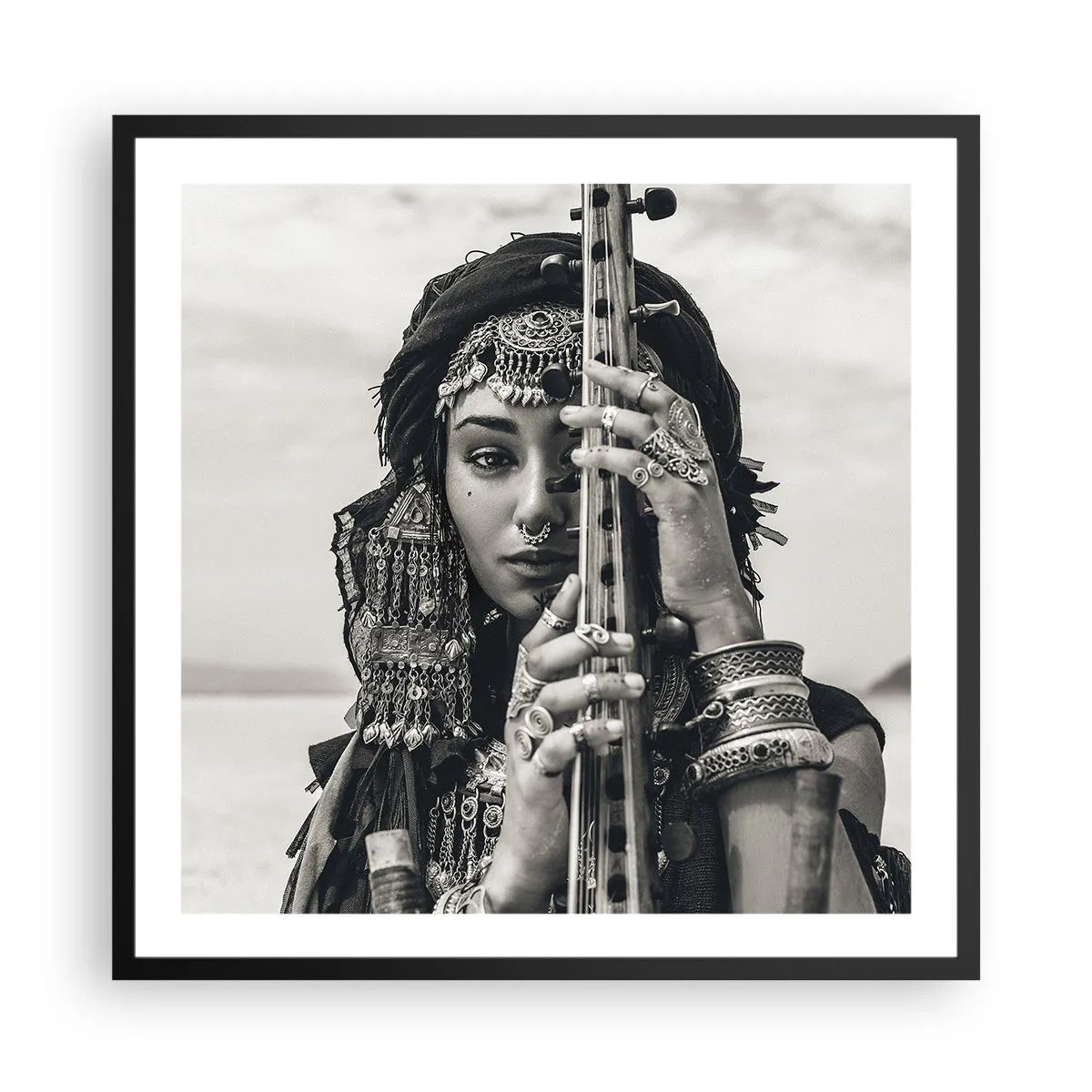 Affiche dans un cadre noir - Poster - Musique de l'Orient elle-même - 60x60 cm