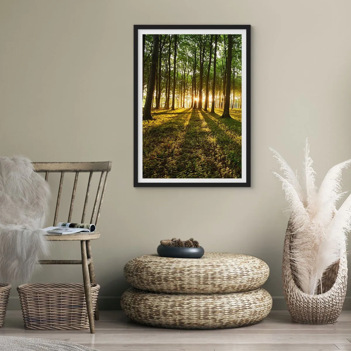 Affiche dans un cadre noir - Poster - Une forêt illuminée par les rayons du soleil couchant - 50x70cm - Toutes les photographies de printemps - Décoration murale moderne pour le salon et la chambre ARTTOR