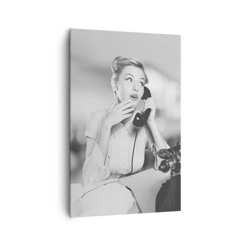 Impression sur toile - Image sur toile - Une femme parlant au téléphone devant une machine à écrire - 80x120cm - Hello! Ici les années 50 - Décoration murale moderne pour le salon et la chambre ARTTOR