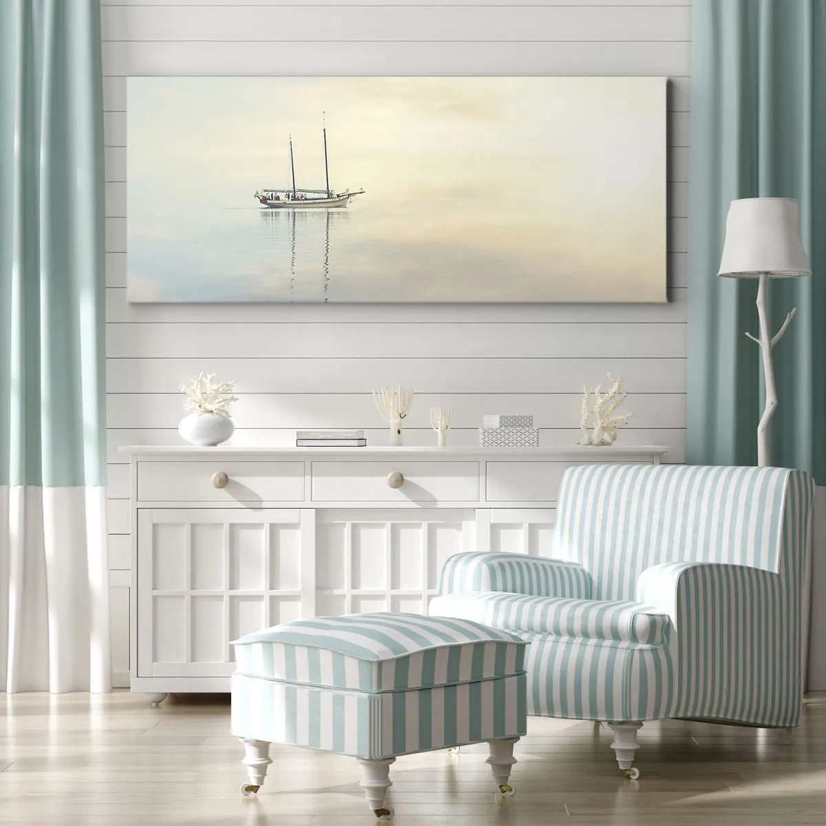 Impression sur toile - Image sur toile - Un bateau sur une mer calme dans une douce lumière - 160x50cm - Dans une mer de silence - Décoration murale moderne pour le salon et la chambre ARTTOR