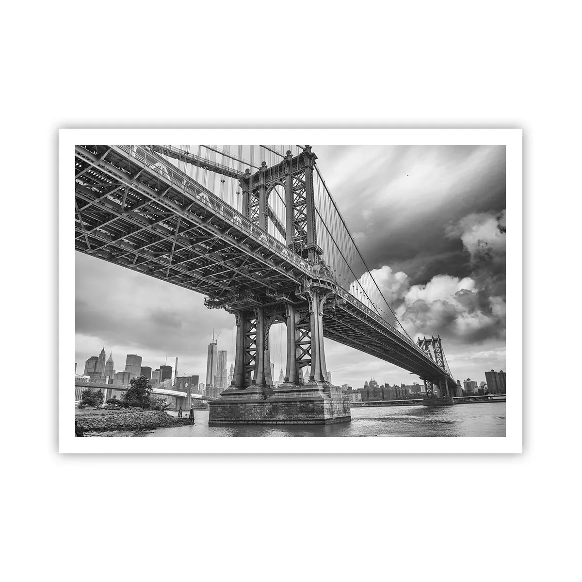 Affiche - Poster - Un pont en noir et blanc avec vue sur la ville - 100x70cm - Au coeur de la ville - Décoration murale moderne pour le salon et la chambre ARTTOR