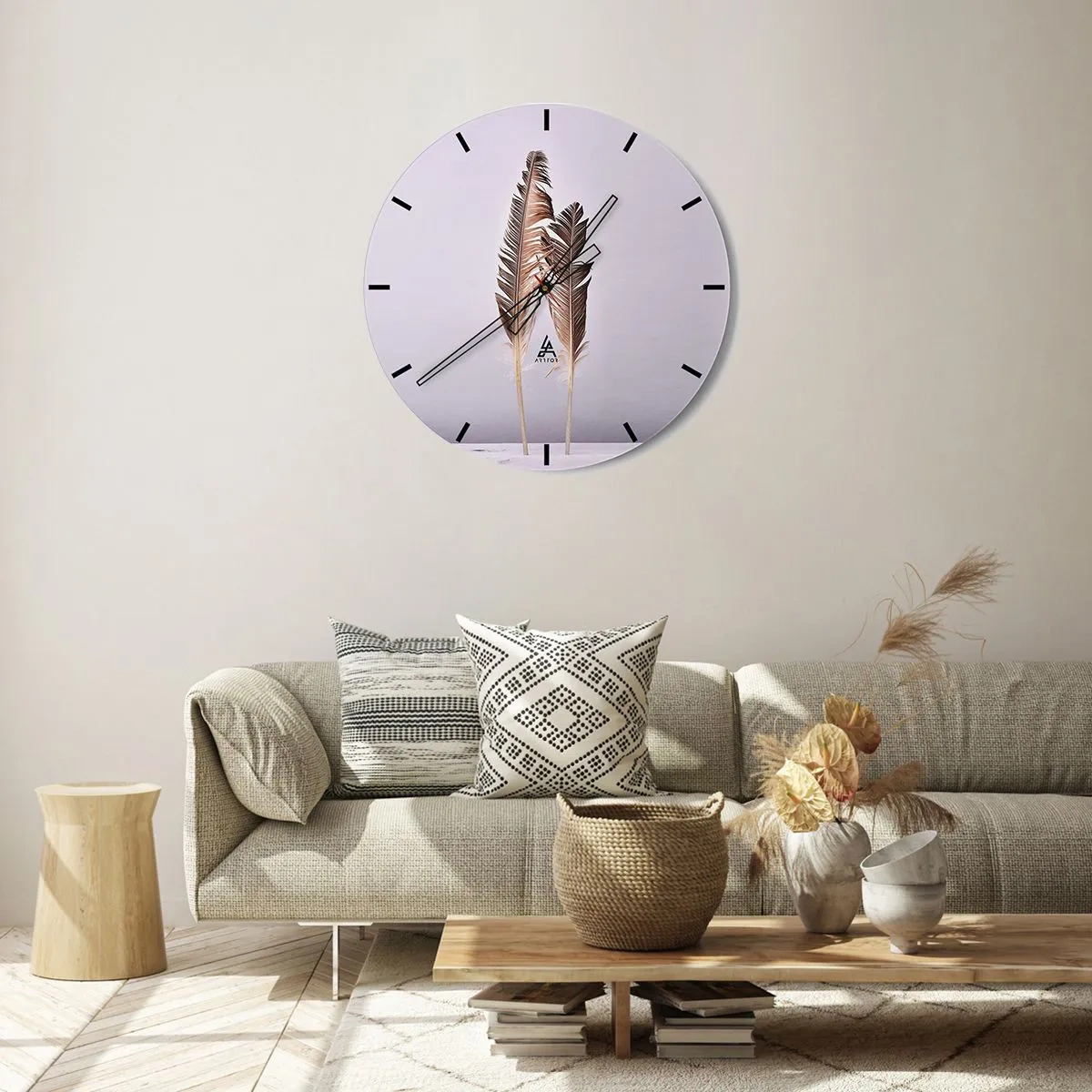 Horloge murale - Pendule murale - Un motif élégant de plumes dorées sur un fond clair - 30x30cm - Face au néant - Décoration murale moderne pour le salon, la cuisine et la chambre ARTTOR
