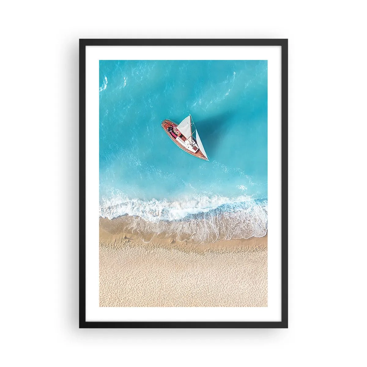 Affiche dans un cadre noir - Poster - Un yacht contre la mer bleue sur la côte - 50x70cm - A la frontière de l'azur et de l'or - Décoration murale moderne pour le salon et la chambre ARTTOR