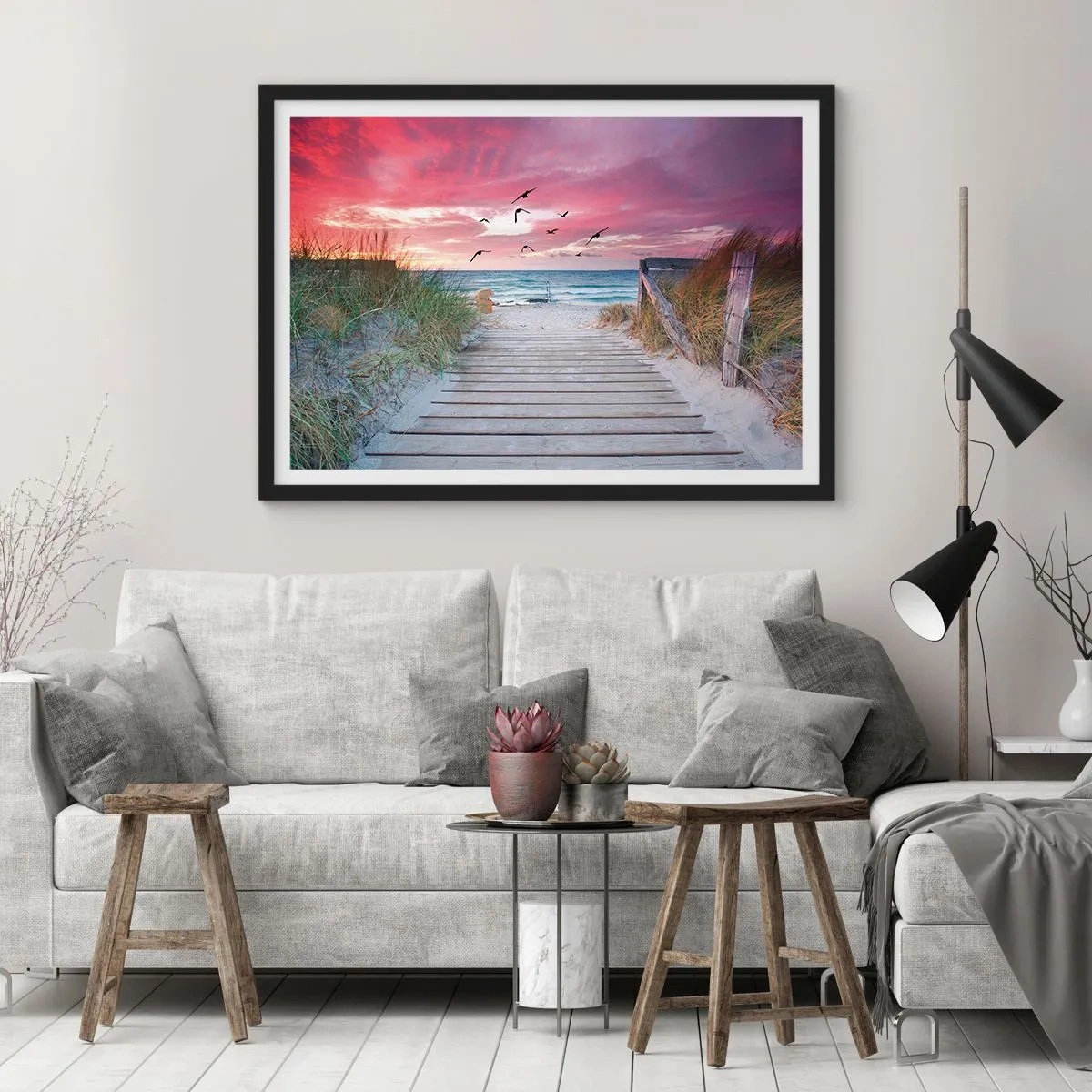 Affiche dans un cadre noir - Poster - Chemin en bois sur la plage au coucher du soleil rose - 70x50cm - Impression de la Baltique - Décoration murale moderne pour le salon et la chambre ARTTOR
