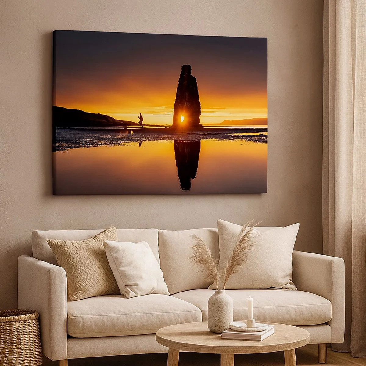 Impression sur toile - Image sur toile - Personne courant sur la plage au coucher du soleil avec formation rocheuse - 70x50cm - Juste vous et la nature - Décoration murale moderne pour le salon et la chambre ARTTOR