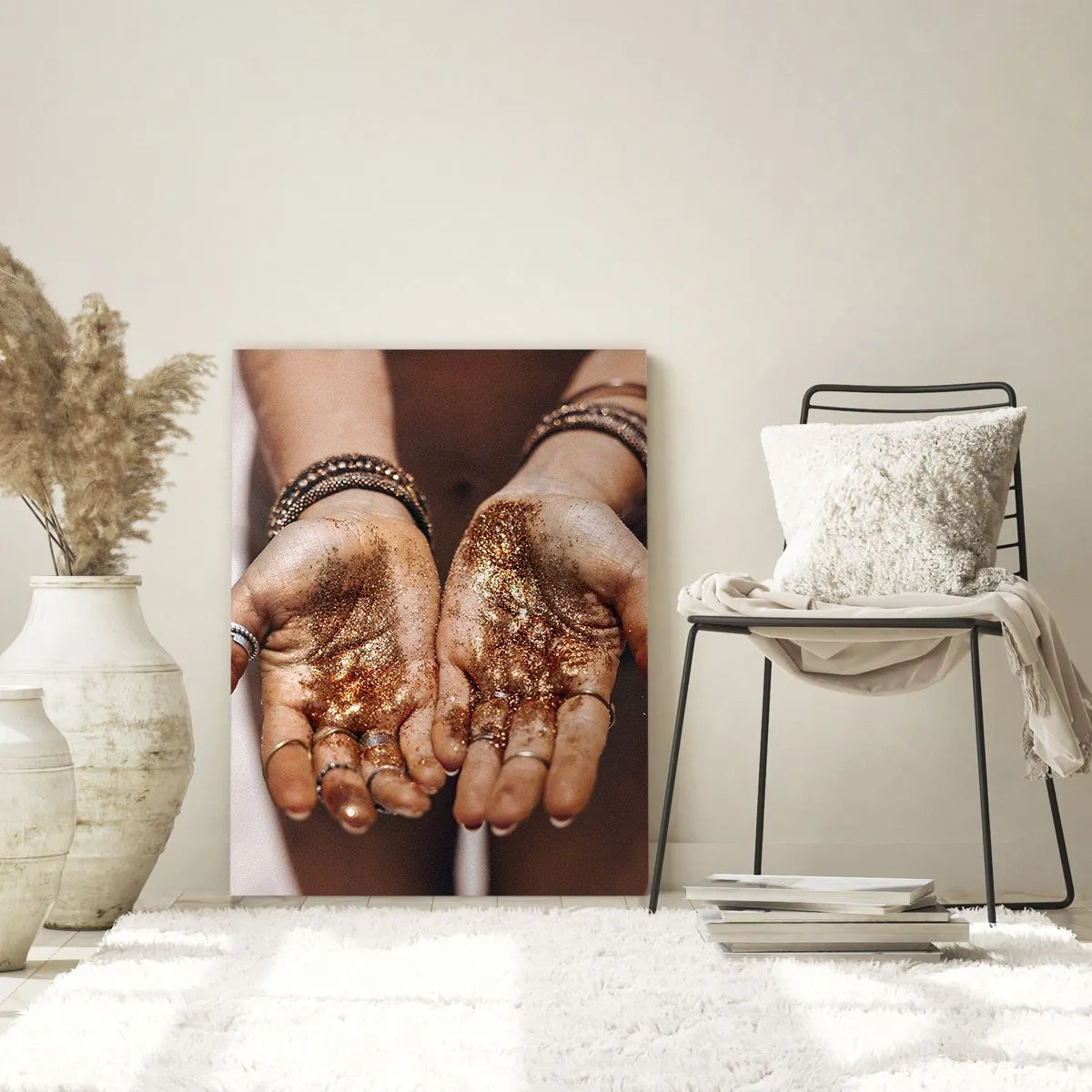 Impression sur verre - Image sur verre - Gros plan des mains avec des paillettes dans des tons chauds - 70x100cm - Un don pour vous - Décoration murale moderne pour le salon et la chambre ARTTOR