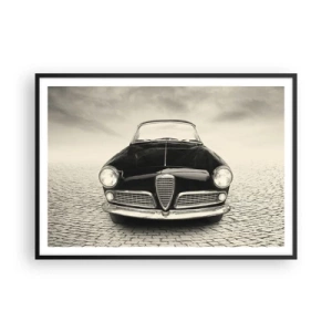Affiche dans un cadre noir - Poster - Une voiture classique sur une place pavée dans un style monochrome - 100x70cm - Et alors! Tu ne m'aime pas? - Décoration murale moderne pour le salon et la chambre ARTTOR