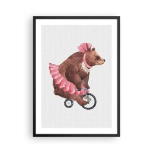 Affiche dans un cadre noir - Poster - Illustration à l'aquarelle d'un ours en jupe rose faisant du vélo. - 50x70cm - Quel cirque ! - Décoration murale moderne pour le salon et la chambre ARTTOR