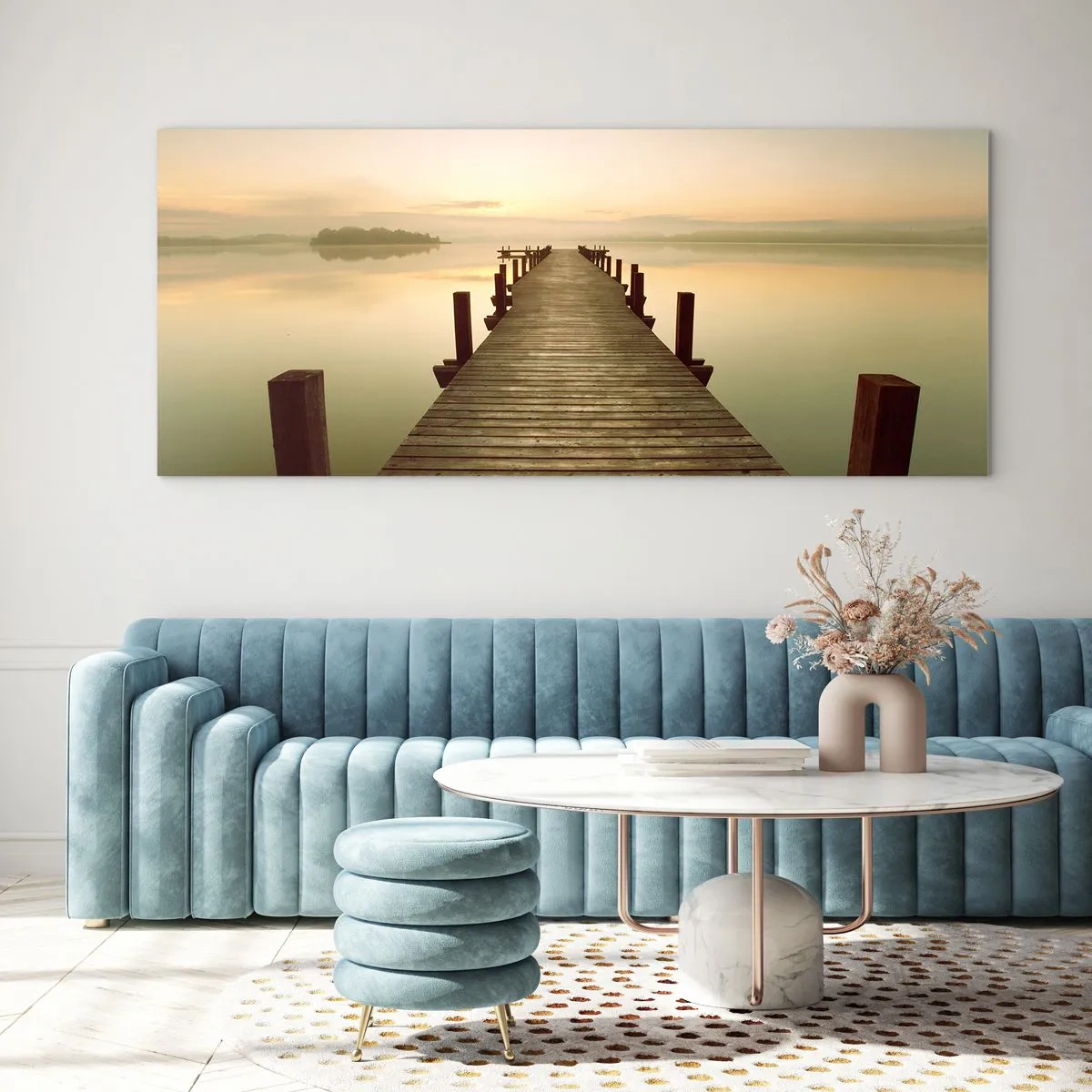 Impression sur verre - Image sur verre - Une jetée en bois sur un lac calme le matin - 140x50cm - L'aube, les premières lueurs, le jour - Décoration murale moderne pour le salon et la chambre ARTTOR