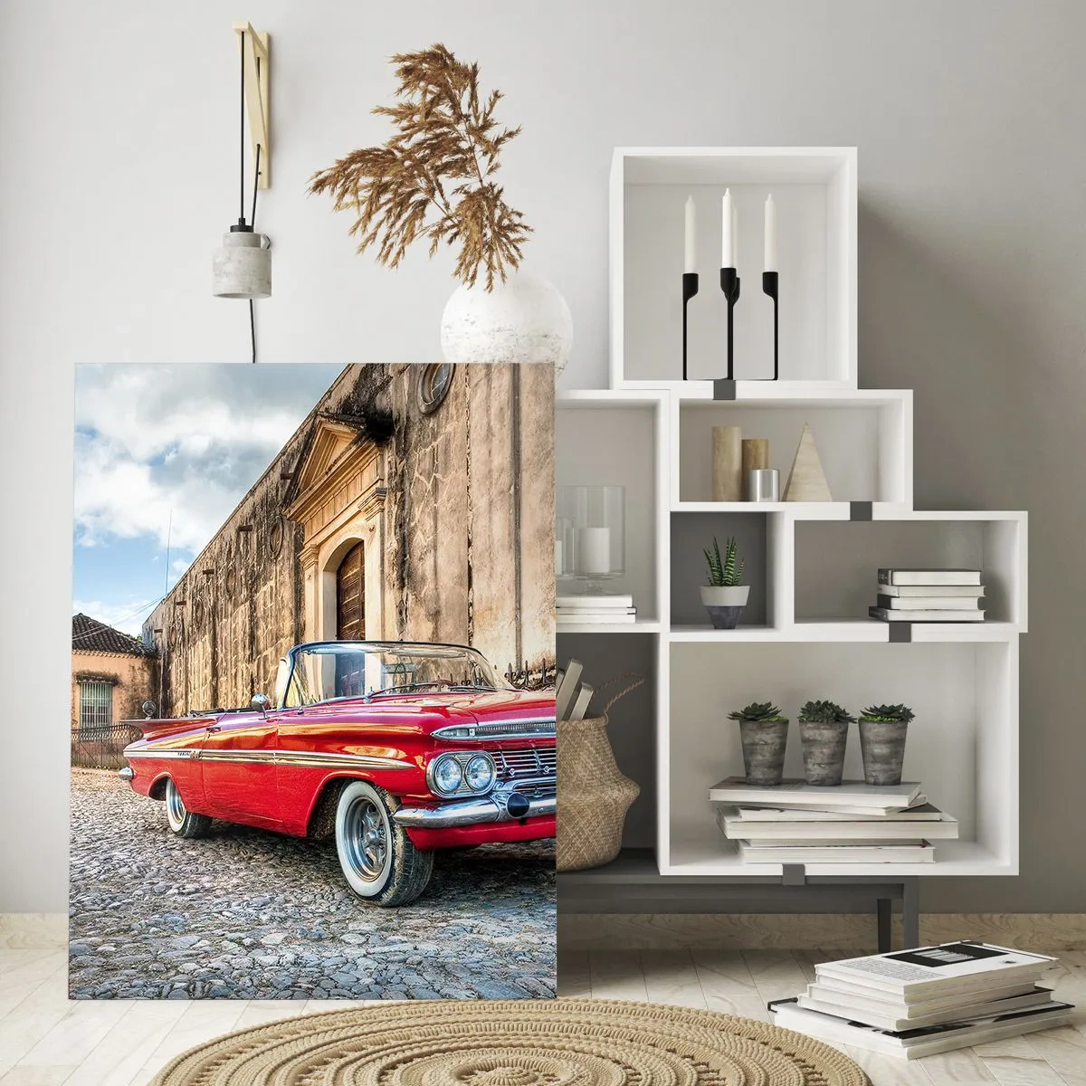 Impression sur verre - Image sur verre - Voiture classique rouge dans une rue pavée - 70x100cm - Émotions cubaines - Décoration murale moderne pour le salon et la chambre ARTTOR