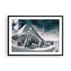 Affiche dans un cadre noir - Poster - Un sommet de montagne enneigé entouré d'une forêt hivernale - 70x50cm - Le pays de la neige et de la glace - Décoration murale moderne pour le salon et la chambre ARTTOR