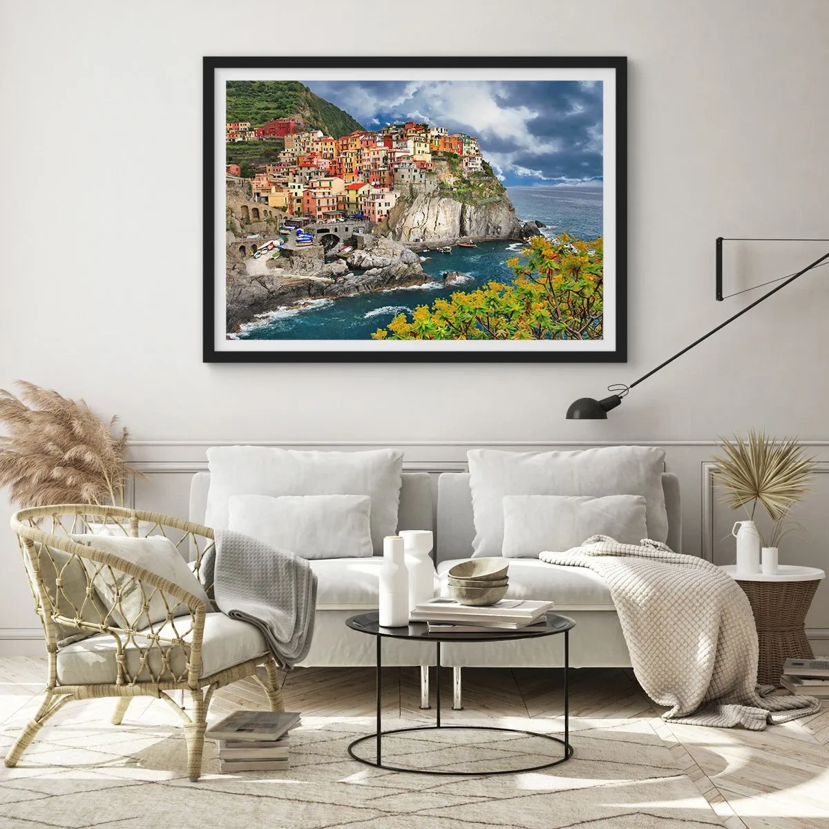 Affiche dans un cadre noir - Poster - Maisons colorées sur une falaise surplombant la mer aux Cinque Terre - 70x50cm - Un groupe embrassant les rochers - Décoration murale moderne pour le salon et la chambre ARTTOR