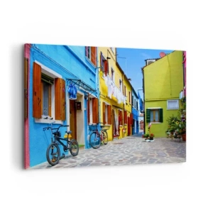 Impression sur toile - Image sur toile - Une rue colorée avec des vélos parmi des bâtiments pastel - 100x70cm - Pastel, douce ruelle - Décoration murale moderne pour le salon et la chambre ARTTOR