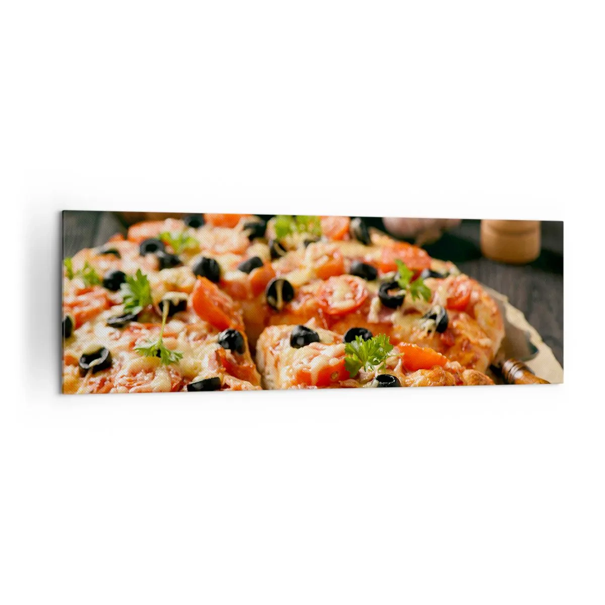 Impression sur toile - Image sur toile - Pizza aux tomates, olives et herbes fraîches sur la table - 160x50cm - Tu t'en es encore tiré - Décoration murale moderne pour le salon et la chambre ARTTOR