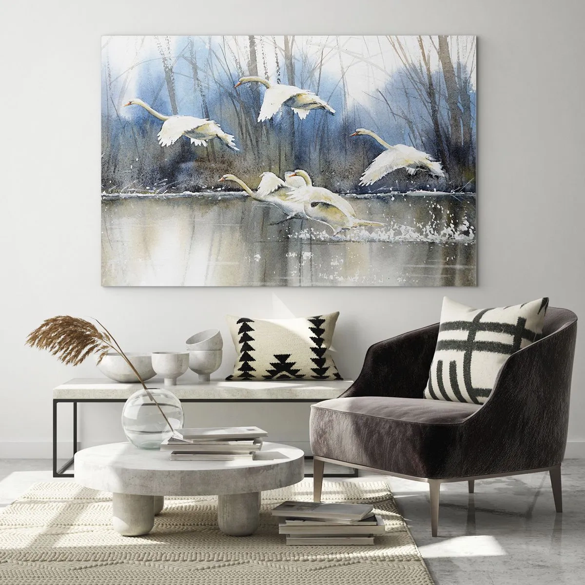 Impression sur verre - Image sur verre - Cygnes sauvages survolant un lac forestier paisible - 70x50cm - Comme dans un conte de fées sur les cygnes sauvages - Décoration murale moderne pour le salon et la chambre ARTTOR