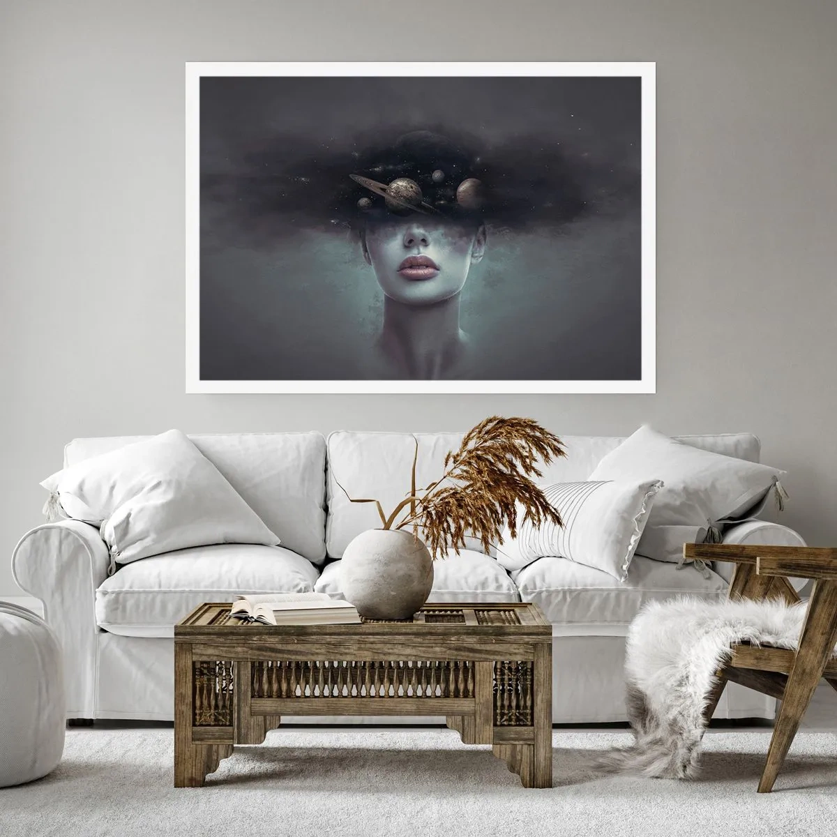 Affiche - Poster - Un visage de femme avec un motif de planète et d'espace en arrière-plan - 100x70cm - Et les planètes deviennent folles... - Décoration murale moderne pour le salon et la chambre ARTTOR