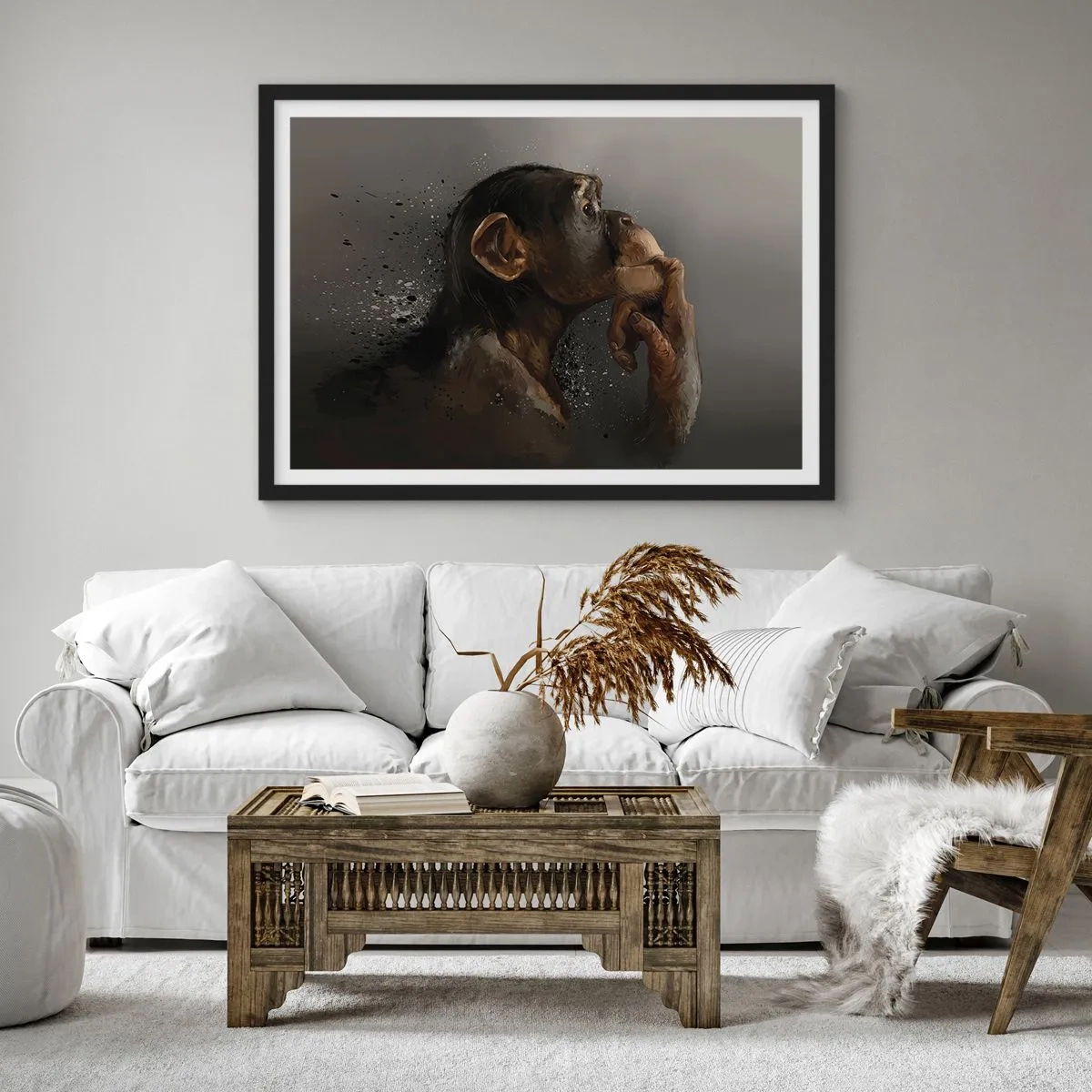 Affiche dans un cadre noir - Poster - Portrait d'un singe dans une pose réfléchissante sur fond gris - 70x50cm - Certainement un penseur - Décoration murale moderne pour le salon et la chambre ARTTOR