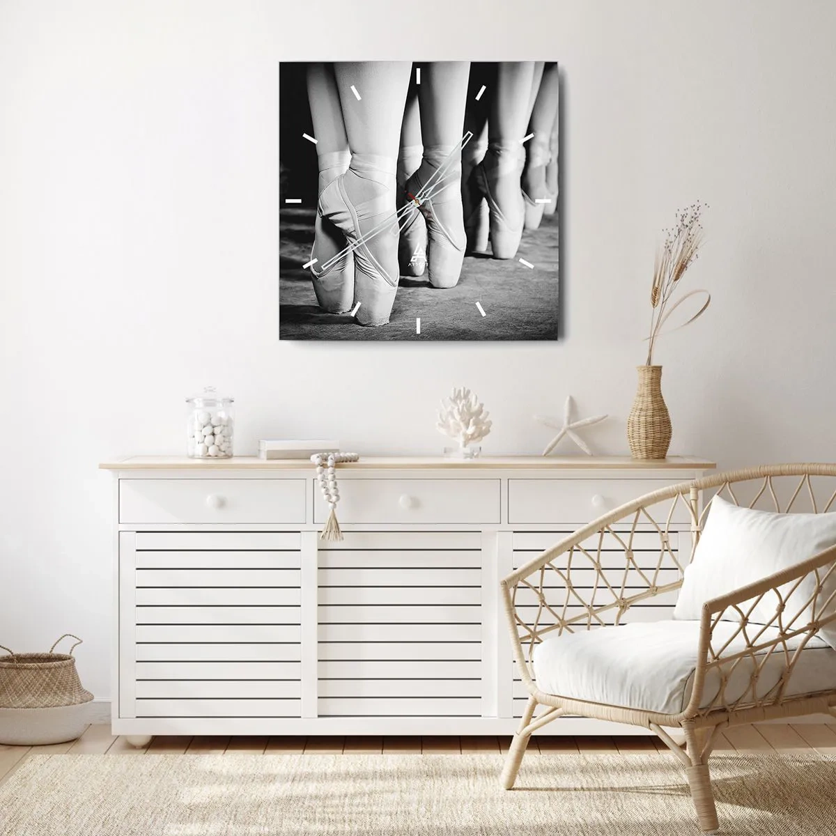 Horloge murale - Pendule murale - Photo en noir et blanc des chaussures de ballet des danseurs - 30x30cm - Ensemble, simple - Décoration murale moderne pour le salon et la chambre ARTTOR