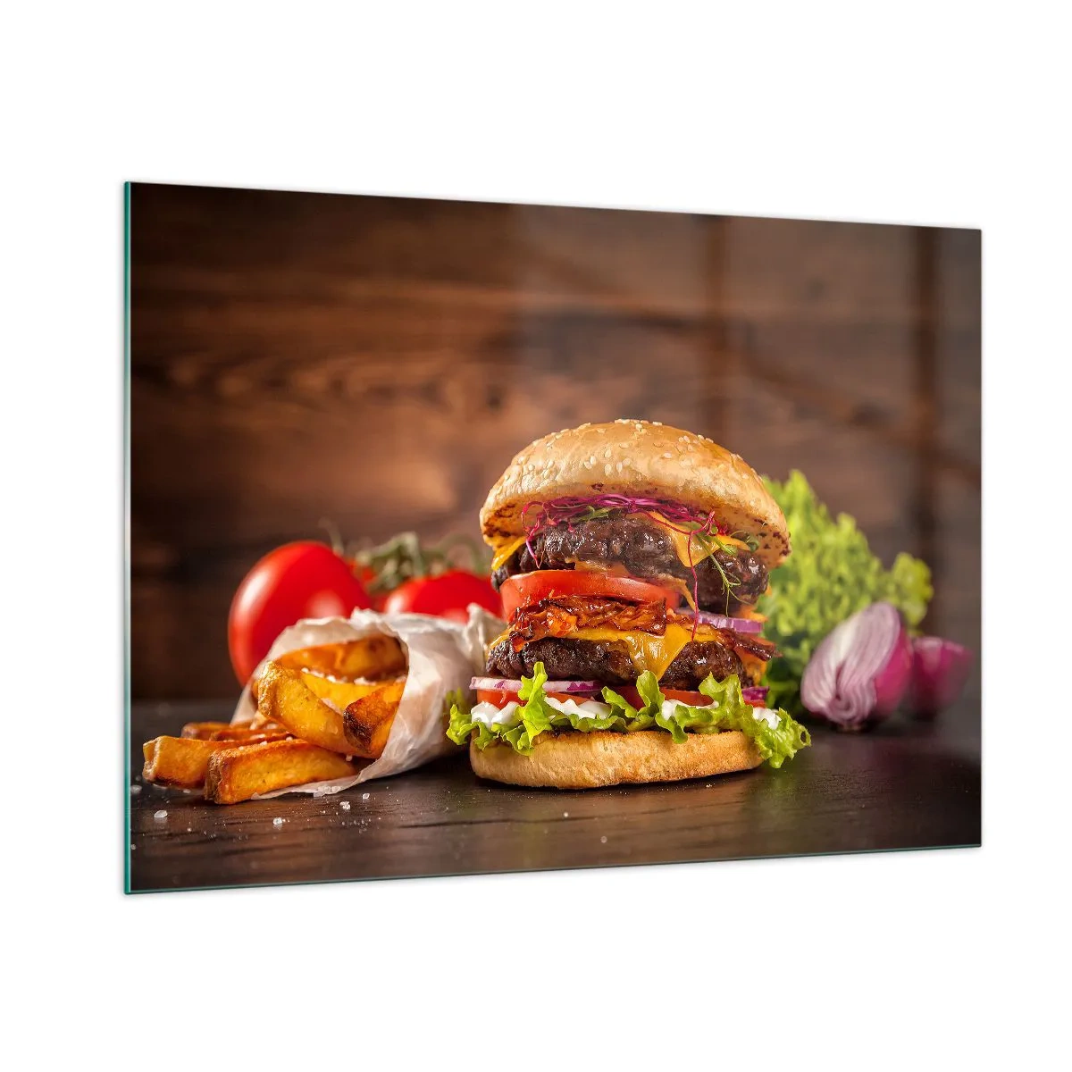 Impression sur verre - Image sur verre - Burger juteux avec garnitures et frites sur fond de bois - 100x70cm - Le fruit défendu - Décoration murale moderne pour le salon et la chambre ARTTOR