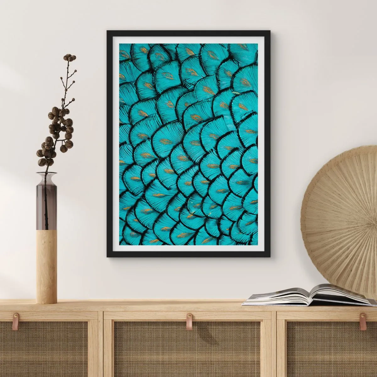 Affiche dans un cadre noir - Poster - Photographie macro de plumes turquoise avec un motif unique - 50x70cm - Le grand gala des plumes - Décoration murale moderne pour le salon et la chambre ARTTOR