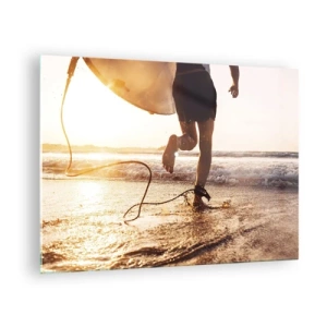 Impression sur verre - Image sur verre - Un surfeur court avec sa planche le long de la plage au coucher du soleil. - 70x50cm - A la rencontre des vagues - Décoration murale moderne pour le salon et la chambre ARTTOR