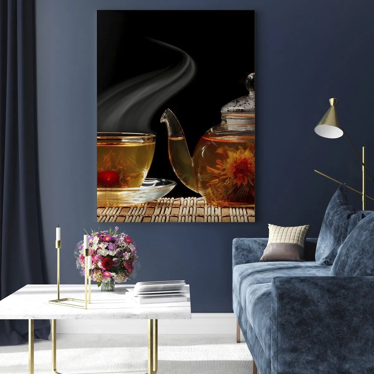 Impression sur verre - Image sur verre - Théière en verre avec thé aux fleurs et une tasse - 80x120cm - La magie et l'art de l'infusion du thé - Décoration murale moderne pour le salon et la chambre ARTTOR