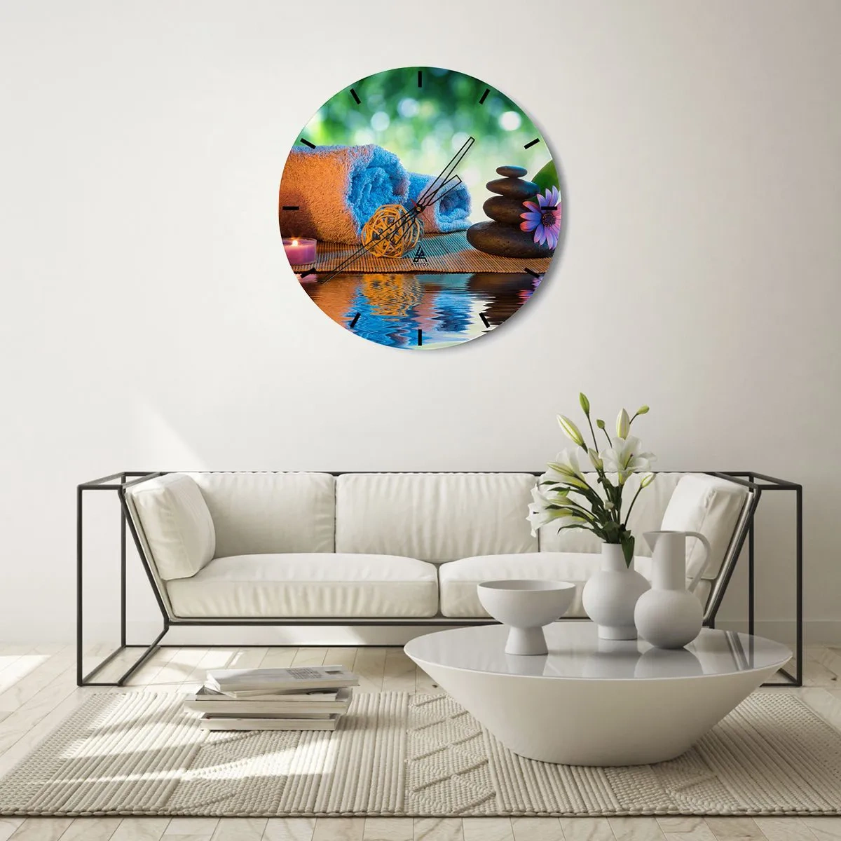 Horloge murale - Pendule murale - Composition de spa avec des pierres, une serviette et une bougie sur un fond naturel - 30x30cm - Temps pour le corps - Décoration murale moderne pour le salon, la cuisine et la chambre ARTTOR