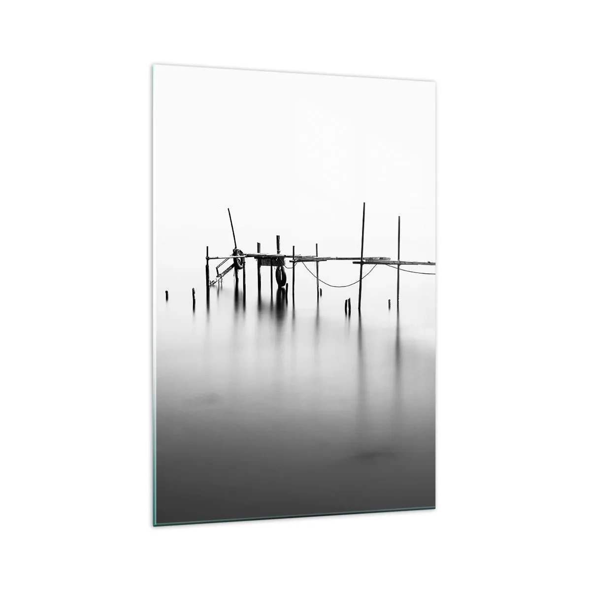 Impression sur verre - Image sur verre - Une jetée noire et blanche immergée dans un paysage brumeux - 70x100cm - Et s'il n'y avait pas de monde ? - Décoration murale moderne pour le salon et la chambre ARTTOR