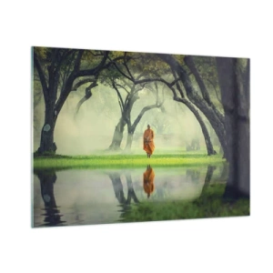 Impression sur verre - Image sur verre - Un moine en robe orange marche parmi les arbres au bord de l'eau - 100x70cm - En route vers l'illumination - Décoration murale moderne pour le salon et la chambre ARTTOR