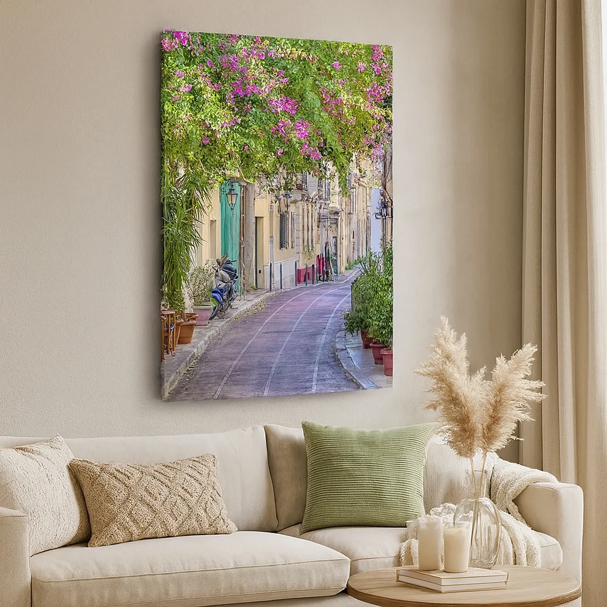 Impression sur toile - Image sur toile - Une charmante rue avec des vignes fleuries et des tables de café - 50x70cm - Allée fleurie - Décoration murale moderne pour le salon et la chambre ARTTOR