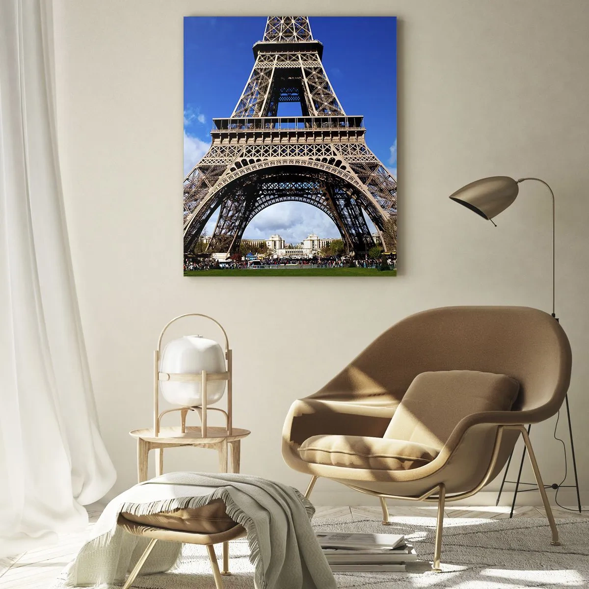 Impression sur verre - Image sur verre - La Tour Eiffel sur fond de ciel bleu et de parc verdoyant - 80x120cm - Tout Paris à ses pieds - Décoration murale moderne pour le salon et la chambre ARTTOR