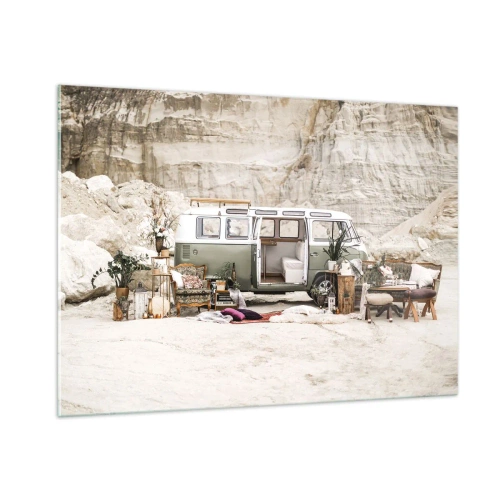 Impression sur verre - Image sur verre - Un intérieur de camping-car dans un décor désertique, avec des éléments bohèmes et naturels. - 100x70cm - Il est temps de commencer le voyage - Décoration murale moderne pour le salon et la chambre ARTTOR