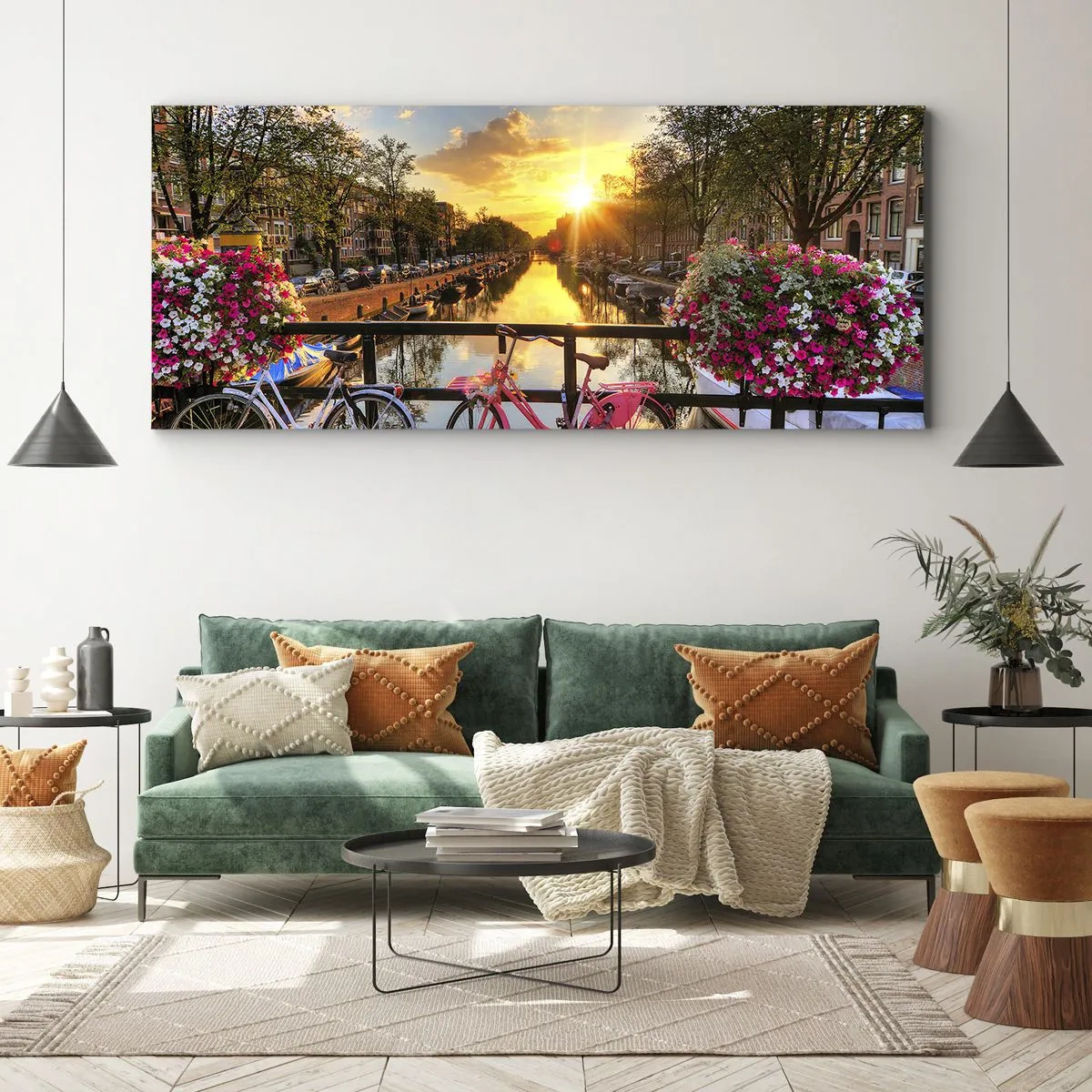 Impression sur toile - Image sur toile - Des vélos sur un pont à la lueur du soleil couchant - 120x50cm - Matin de printemps à Amsterdam - Décoration murale moderne pour le salon et la chambre ARTTOR