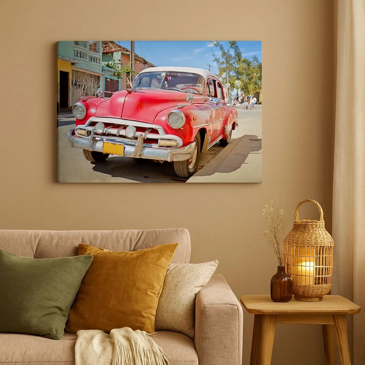 Impression sur toile - Image sur toile - Une voiture classique rouge garée dans la rue par une journée ensoleillée - 70x50cm - Seulement à Cuba - Décoration murale moderne pour le salon et la chambre ARTTOR