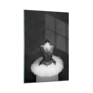 Impression sur verre - Image sur verre - Une danseuse de ballet dans une pose classique sur un fond sombre. - 80x120cm - C'est justement en train de fleurir - Décoration murale moderne pour le salon et la chambre ARTTOR