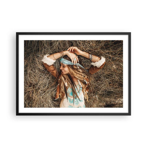 Affiche dans un cadre noir - Poster - Femme de style bohème allongée sur du foin - 70x50cm - En route vers les années d'amour - Décoration murale moderne pour le salon et la chambre ARTTOR