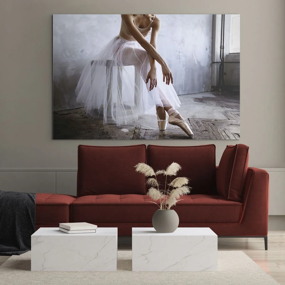 Impression sur verre - Image sur verre - Une ballerine en jupe de tulle se repose dans le hall - 70x50cm - Avant que les lumières de la rampe ne clignotent - Décoration murale moderne pour le salon et la chambre ARTTOR